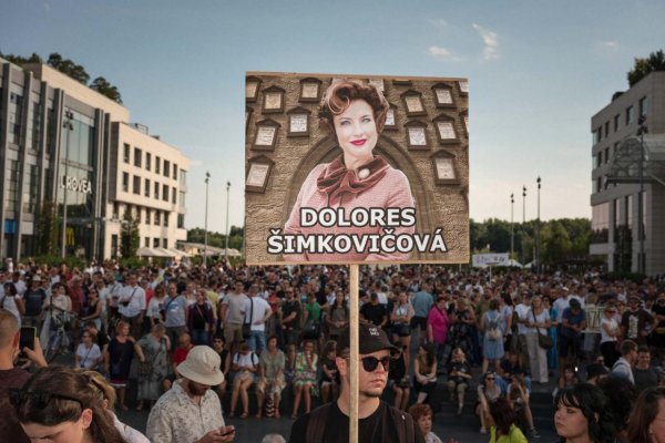 Plné Námestie SNP protestovalo proti Šimkovičovej mordoru 