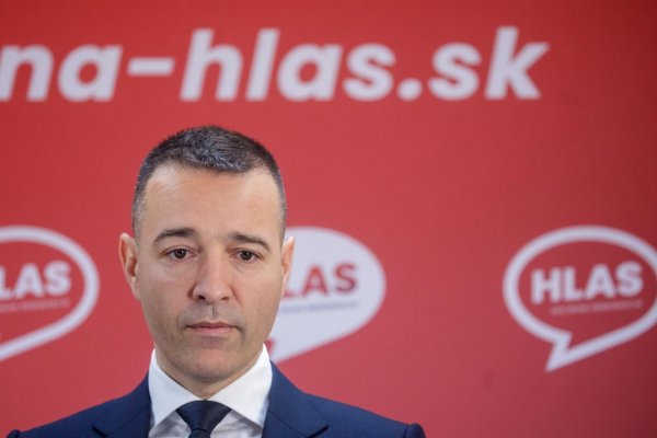 Drucker: Na prvom stupni základných škôl by sa mohli zakázať mobilné telefóny