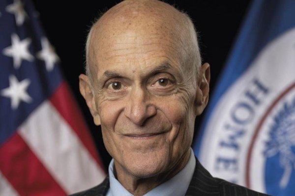 Michael Chertoff: Bidenove odkazy smerovali k Putinovi