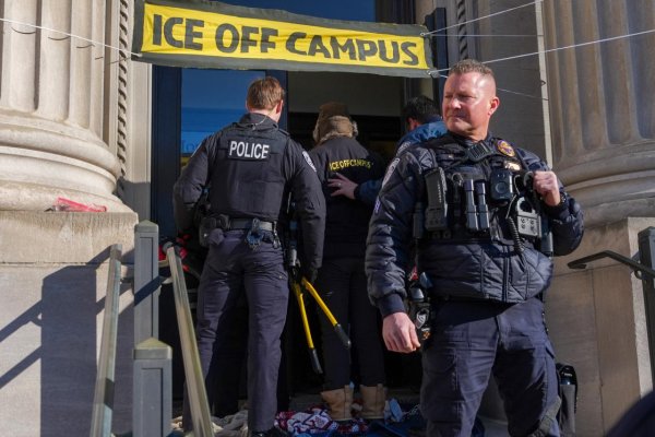 Zástupcovia imigračných úradov dnes vypovedajú v Kongrese