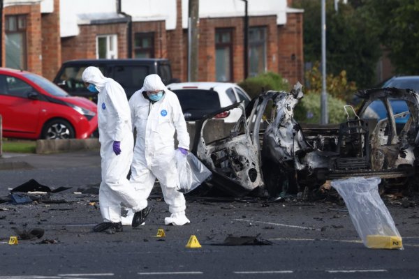 Po výbuchu bomby na predmestí Belfastu zaviedla polícia bezpečnostné opatrenia