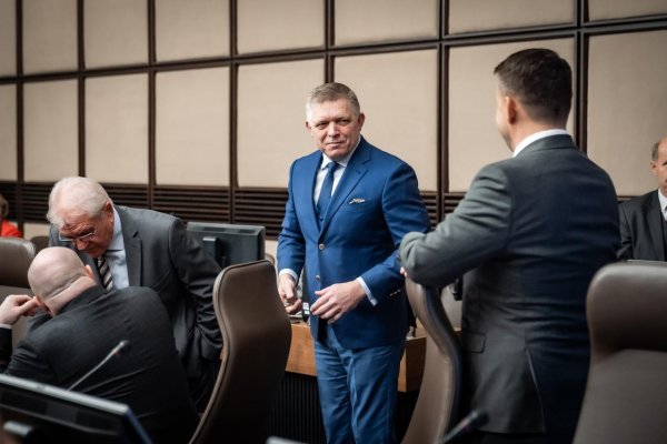 Fico odporučí koaličným poslancom, aby prelomili prezidentovo veto