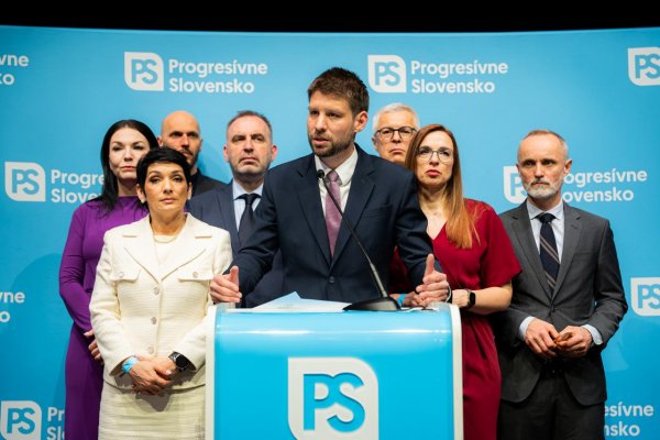PS zvoláva protest proti zmenám volebných pravidiel, Fico sa chce podľa Šimečku zabetónovať pri moci