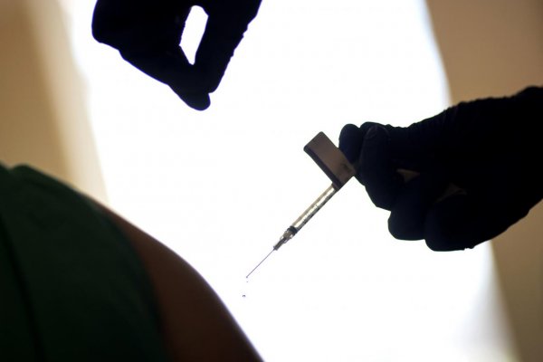 Vakcína proti COVID-19 od Pfizer/BioNTech bude dodávaná do septembra 2021