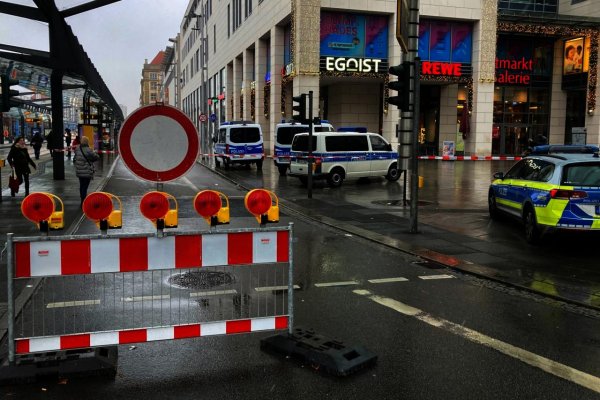 Polícia ukončila rukojemnícku drámu v Dráždanoch, zranený je len páchateľ