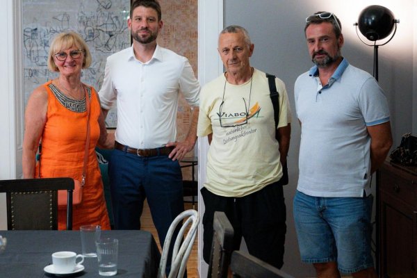 Šimečka po návrate zo Srbska: Keď bijú našich krajanov v zahraničí, Fico, Blanár aj Šimkovičová mlčia ako voš pod chrastou