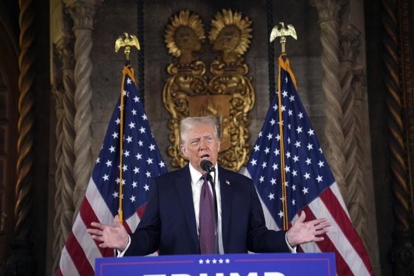 Trump sa chce po svojej inaugurácii za prezidenta stretnúť s Putinom
