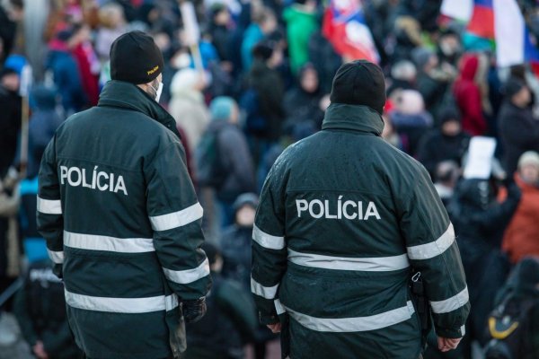 Novela o Policajnom zbore zruší menovky na uniformách