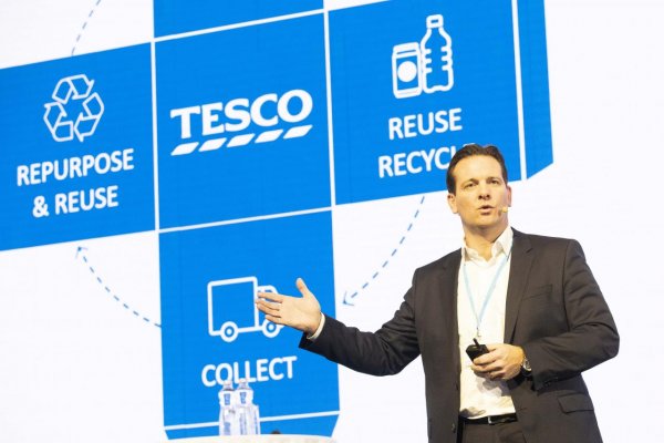 Tesco dáva zbohom nerecyklovateľným plastovým obalom