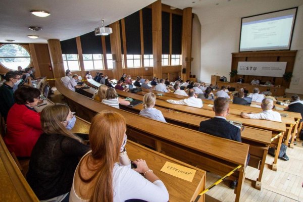 Rektori nesúhlasia s opätovnou zmenou podmienok financovania vysokých škôl