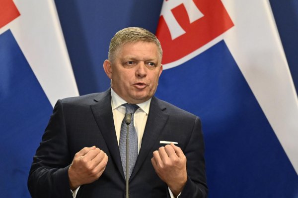 Vojnu na Ukrajine podporuje Fico a slovenská vláda. Nie Fiala a Česi