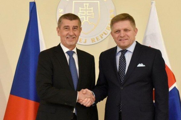 Fico robí zo Slovenska ruskú žumpu. Babiš chce to isté urobiť z Česka