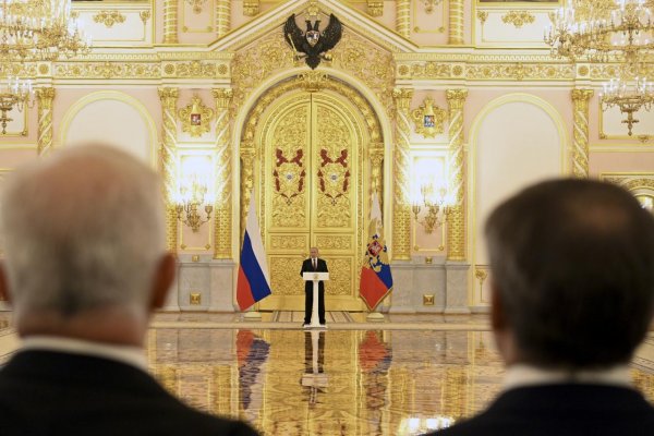 Putin ide dole